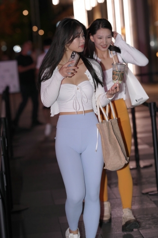 春熙路街拍瑜伽紧身裤美女