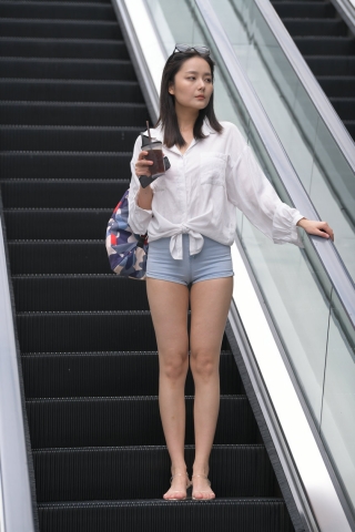 热裤美女