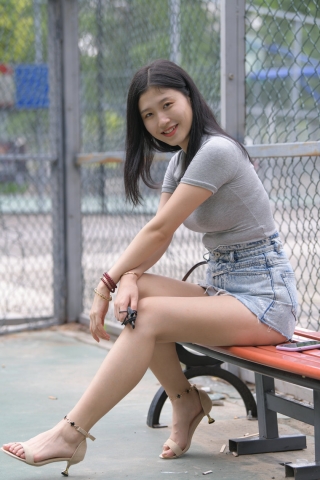 牛仔短裙美女