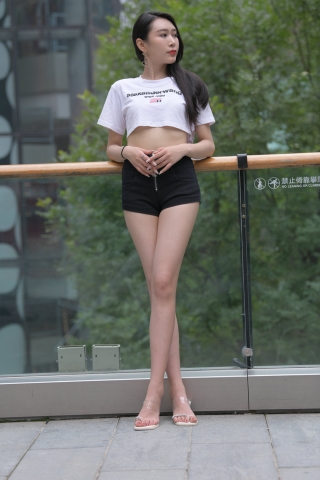 黑色热裤美腿美女